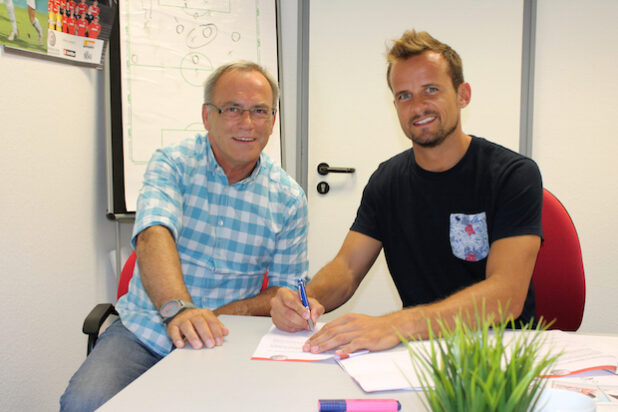 Sportvorstand Reiner Jakobs (links) und Torwart Dominik Poremba (Foto: Sportfreunde Siegen)