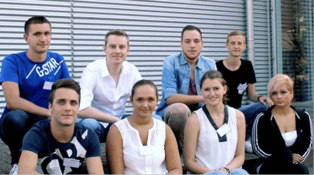 Die neuen ESCHA Azubis des Jahrgangs 2015: (vorne von links nach rechts) Kai Flemming Dargel, Katie Egen, Katrin Abel, Elvira Varkentin, (hinten von links nach rechts) David Strasheim, Gero Schönfelder, Nikolaos Tsoutslis und Tobias Trimpop. Quelle: ESCHA Bauelemente GmbH