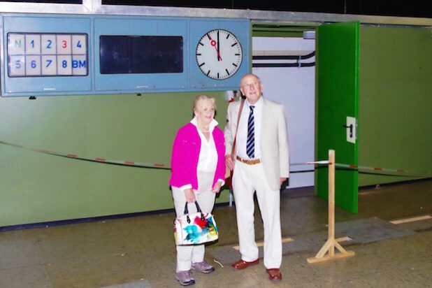 1st Lieutenant a. D. Michael Rush von der Royal Air Force, in Begleitung seiner Ehefrau, Linda Rush im Bunker „August“ in Auenhausen. Quelle: Daniel Walther