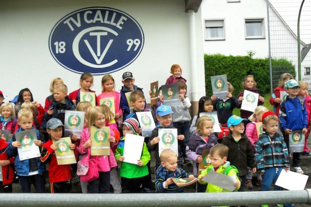 Gemeinsam mit dem TV Calle organisierte der Städtische Kindergarten Wallen jetzt einen Bewegungstag für alle Kindergartenkinder auf dem Sportplatz in Calle (Foto: Städtischer Kindergarten Wallen).