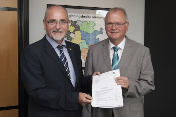 v. l.: Regierungspräsident Dr. Gerd Bollermann, Bürgermeister Peter Brüser - Quelle: Gemeinde Wenden