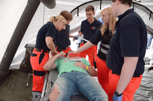 Auch die Helferinnen und Helfer vom Roten Kreuz waren im Einsatz (Foto: Simone Langhammer/Märkischer Kreis).