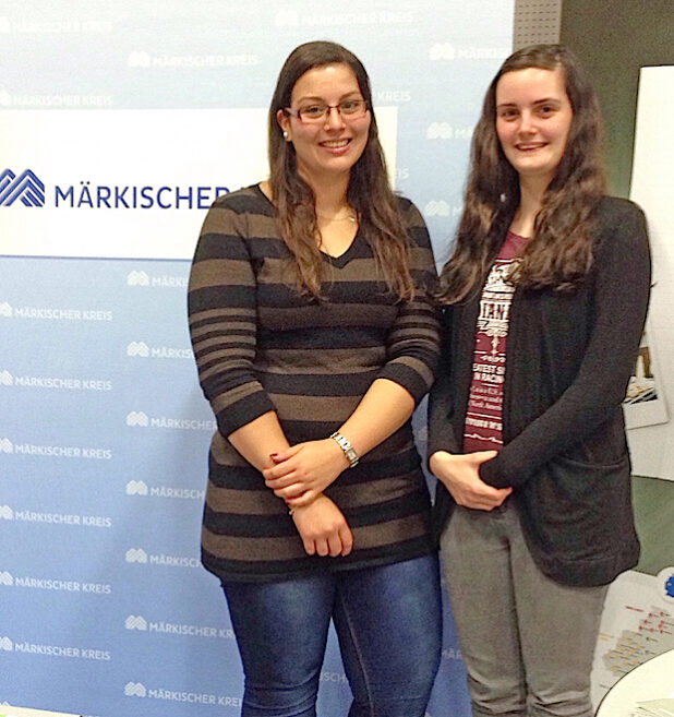 Susanna Younes (links) und Linda Gemke am Stand des Märkischen Kreises (Foto: Katja Fall/Märkischer Kreis).