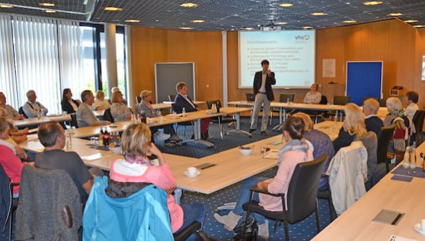  Mehr als 30 Teilnehmer informierten sich über Sprachfördermöglichkeiten für Flüchtlinge (Foto: Grunwald/Märkischer Kreis).