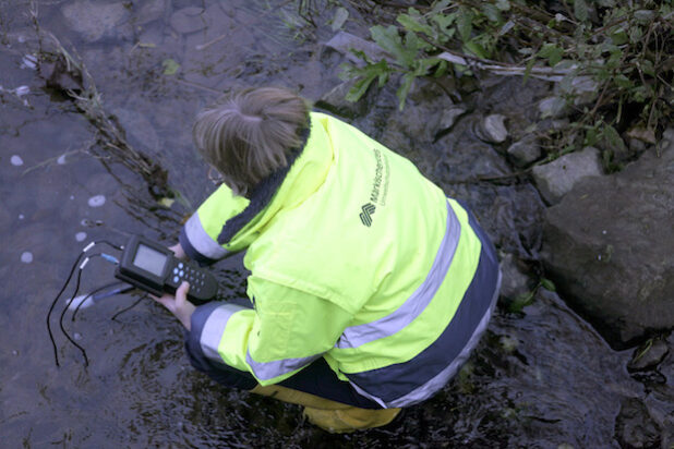 Regelmäßig kontrolliert wird die Wasserqualität (Foto: Raffi Derian/Märkischer Kreis).