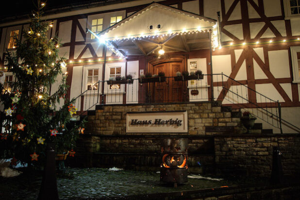 Stimmungsvoll wird es am 5. und 6. Dezember in der Burbacher Ortsmitte. Dann öffnet der 23. Burbacher Weihnachtsmarkt seine Pforten - Foto: Gemeinde Burbach