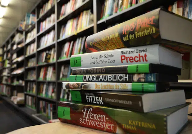 Der Lesestoff des Bücherbusses ist gefragt. Jetzt wurde die 3.000-Leser-Marke geknackt (Foto: Judith Wedderwille/Kreis Soest).