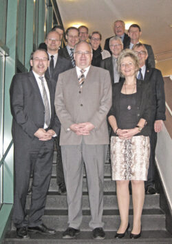 Landrat Thomas Gemke (links) begrüßte die neue Regierungspräsidentin Diana Ewert (rechts) und drei neu gewählte Bürgermeister (Foto: Stadt Menden).