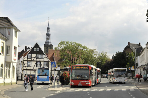 Mit der Fortschreibung des Nahverkehrsplans soll auch die Verknüpfung zwischen den Linien optimiert werden. Das Bild zeigt den Knotenpunkt Hansaplatz in der Kreisstadt Soest (Foto: Christin Teuber).