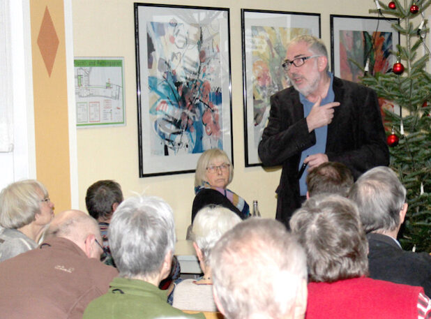 Dr. Joachim Dehnst informierte beim Patientenseminar im Ev. Krankenhaus Elsey über Symptome, Diagnostik und Therapie der Refluxkrankheit (Foto: Diakonie in Südwestfalen gGmbH).