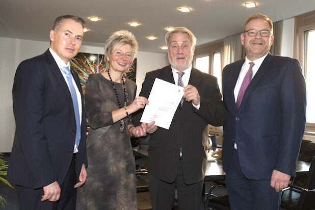 V.l.: Michael Bartilla (Geschäftsführer Bäckerinnungsverband), Regierungspräsidentin Diana Ewert, Heribert Kamm (Landesinnungsmeister) und Jürgen Hinkelmann (stellv. Landesinnungsmeister) - Foto: Bezirksregierung Arnsberg.