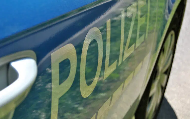 2016-01-15-Polizei-Handwerker-Ersatzteil