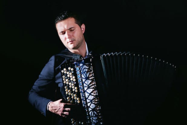 Nikola Komatina mit seinem „Bajan“ (Konzertakkordeon) - Quelle: Stadt Iserlohn
