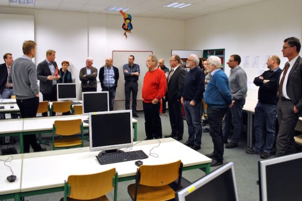 Für 48.500 Euro wurde der PC-Raum am Olsberger Schulzentrum modernisiert und neu ausge-stattet: Der Ausschuss Bildung, Sport, Freizeit stattete jetzt dem Schulzentrum einen Besuch ab (Foto: Stadt Olsberg).