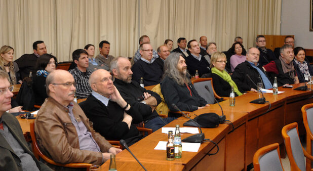 Die Ausführungen der Bauaufsicht treffen bei der jährlichen Gesprächsrunde im Kreishaus im-mer auf offene Ohren (Archiv-Foto: Wilhelm Müschenborn/Kreis Soest).