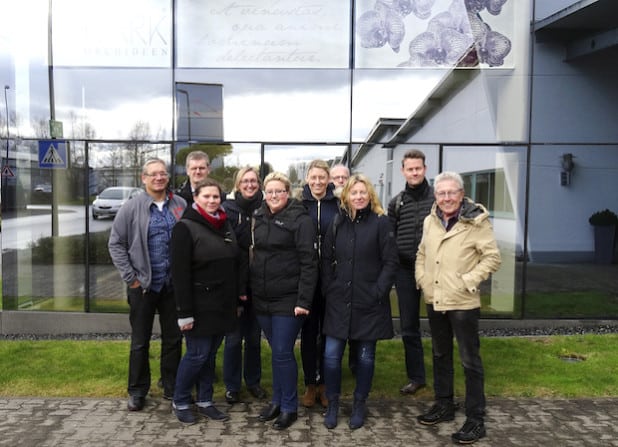 Eine Gruppe von elf Jobcenter-Mitarbeitern besuchte Ende Januar das Unternehmen Hark Orchideen in Lippstadt, um sich über die dortigen Arbeitsplätze zu informieren (Foto: Privat, Quelle: Kreis Soest).