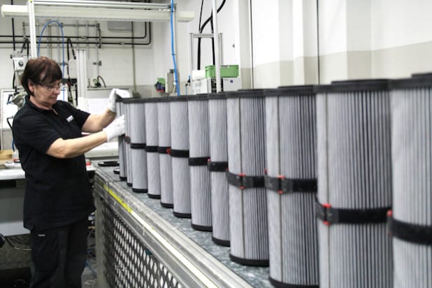In Werdohl werden mehr als 10.000 verschiedene Filterelemente gefertigt (Foto: Walter Stauffenberg GmbH & Co. KG)