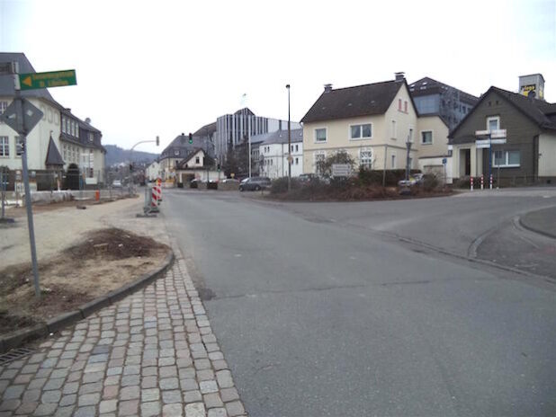 In der Attendorner Innenstadt geht es im Rahmen der Umsetzung des Innenstadtentwicklungskonzeptes im Bereich „Feuerteich“ baustellentechnisch ab sofort so richtig „rund“ - Foto: Hansestadt Attendorn.