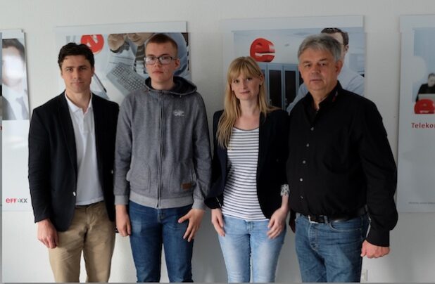 Adrian Haasner, vom Berufskolleg für Wirtschaft und Verwaltung, der Finne Jonas Händelin, sowie Nadine Krumm und Jörg Stähler von effexx freuten sich über den guten Austausch. Quelle: effexx Unternehmensgruppe