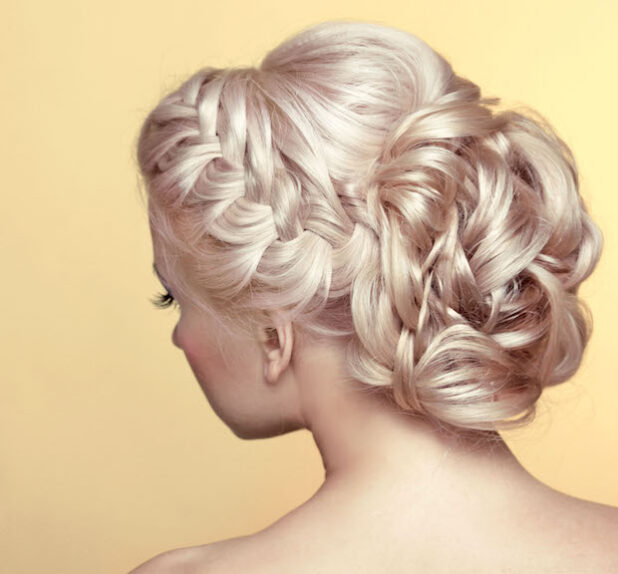 Für diese Traumfrisur steht die Braut gern ein wenig früher auf, um am Hochzeitstag noch den Friseur zu besuchen. Foto: djd/www.wenigerhaarausfall.de/Victoria Andreas/Fotolia.com