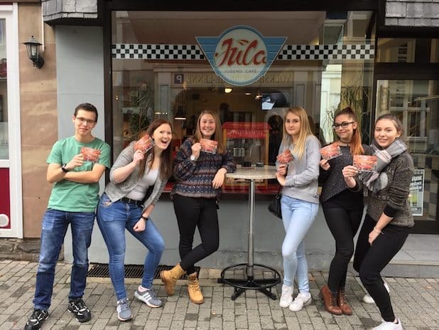 Am 12. November 2016 wurde das Jugendcafé in der Innenstadt offiziell eröffnet. Alle interessierten Jugendlichen können sich außerdem noch auf eine Eröffnungsparty am Samstag, 26. November 2016, freuen - Quelle: Hansestadt Attendorn