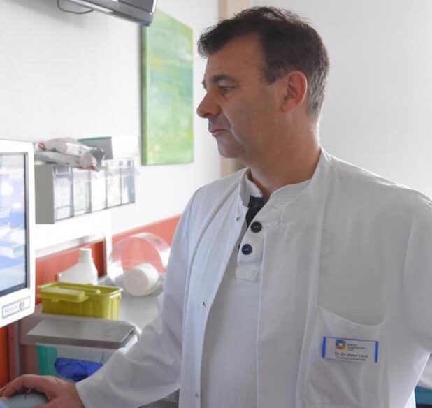 Chefarzt Dr. Dr. Peter Lierz ist Schmerzspezialist am Marienkrankenhaus Soest. Quelle: Marienkrankenhaus Soest