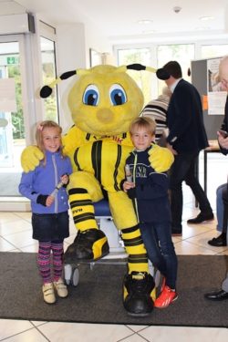Biene Emma vom BVB war ein gern gesehener Gast. Bild: Andrea Kleff