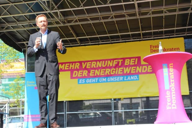 Christian Lindner in Olpe - mit großem Interesse.