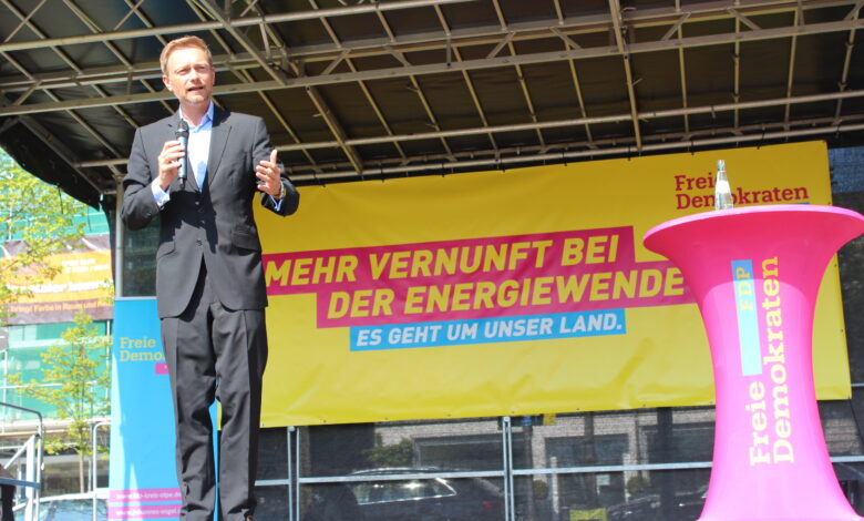 Christian Lindner in Olpe - mit großem Interesse.