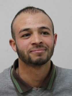 Nach einer Messerstecherei wird dieser Mann gesucht. Nach einer Messerstecherei wird dieser Mann gesucht.