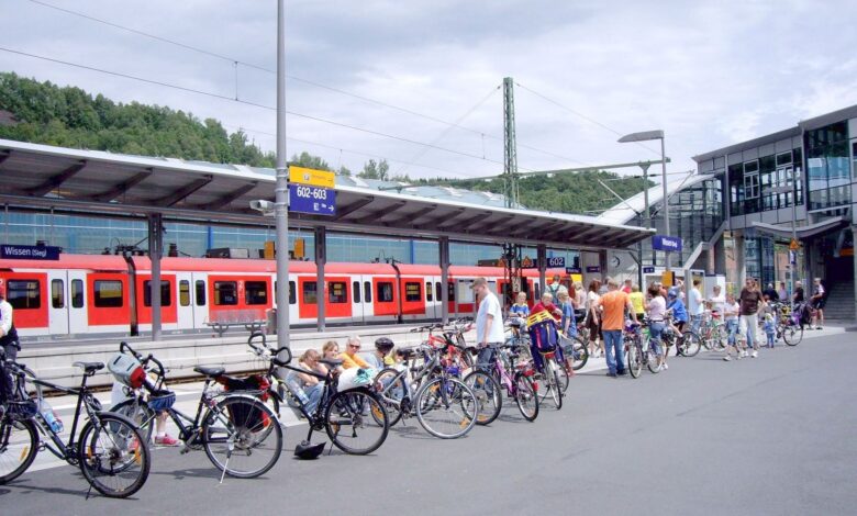Sonderzug für Siegtal pur am Bahnhof in Wissen.
