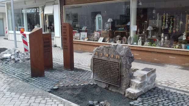 "Ort des Erinnerns" - Feierlichkeit in der Hochstraße Menden