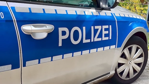 2018-08-30-polizei-trickdiebe-Drogen-Mahnwache-Tankstellenräuber-Alkoholeinwirkung-Quad-Verkehrsunfall-Schlägerei-vermisst-Raumspray-Kontrolle-Mitarbeiterin-Messerstecherei-Fahrverhalten-E-Scooter-Alkoholeinfluss-Autofahrer-Fahrgast-Wochenende-Dealer-Messer-Senior-SEK-Handballtraining-Tötungsdelikt-Supermarkt-Diebe-Fahrzeuge-Jahreswechsel-Raub-Streitigkeiten-Räuber-Mitarbeiter-Mann-Schlaegerei-Mitarbeiter-Allenbach