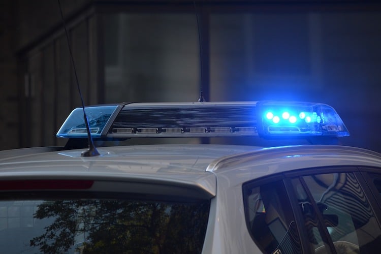 2019-09-17-Polizei-Überfall-Tankstelle-Leichenwagen-Schmuck-Jugendlicher-Motorradfahrer-Führerschein-Handgemenge-Einkaufsmarkt-Todesfall-Bombendrohung-Autofahrerin-Unbekannte-Urinieren-Bahnhof-Feuer-Schreckschusswaffe-Gegenverkehr-Fenster-Unfallverursacher-Verdacht-Beamte-Sexueller-Rettungswagen-Täter-Diestedder-Festnahme-verletzt-Woldemei-Taeter-Verkehrsunfallflucht-Verkehrsinsel-Exhibitionist-Kinder-Zechbetrug