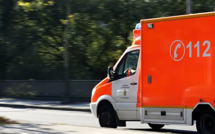 2019-11-21-Krankenwagen-Rettungsassistent-Arbeitsbuehne-Rettungswagen-Krankenhaus-20-Jaehriger