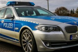 2019-12-09-Polizei-Rathausplatz-Stein-Stichverletzung-Nachbarinnen