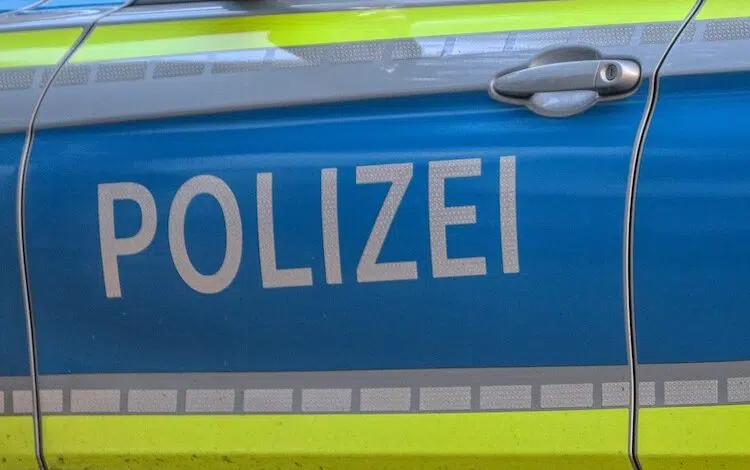 Körperverletzung-Zweigstelle-Hammer-Blinder-Elektroschocker-Rucksack-Bußgeld-Computertechniker-Betrüger-Altenrüthen-Westerhaar-Verdacht-iPad-Kreisel-Kleinkind-Kollision-Zeuge-Bankmitarbeiter-Spielschulden
