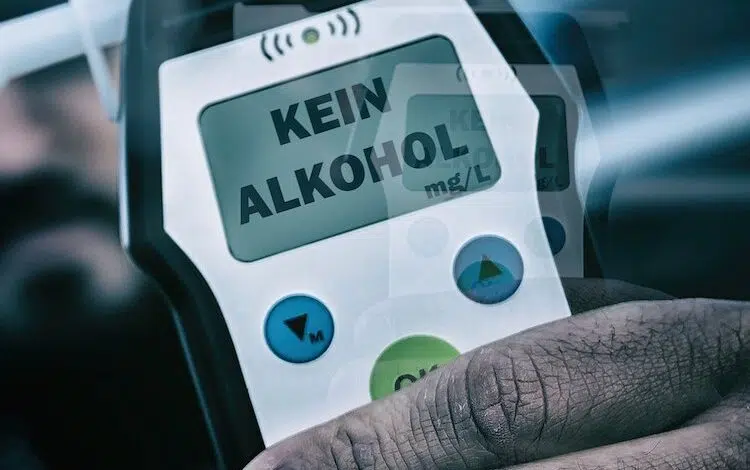 2020-02-03-Alkoholeinfluss-Alkohol-Atemalkoholwert-Personalienangabe-Gegenverkehr-Handfesseln-Fahrradfahrerin-Trunkenheitsfahrt