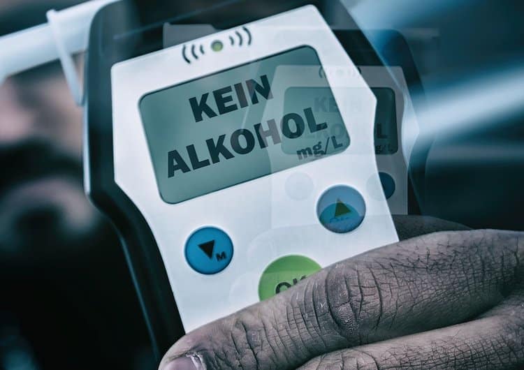 2020-02-03-Alkoholeinfluss-Alkohol-Atemalkoholwert-Personalienangabe-Gegenverkehr-Handfesseln-Fahrradfahrerin-Trunkenheitsfahrt