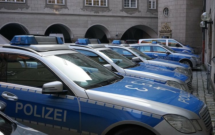 2020-03-23-Unfallfluchten-Notfaelle-Jungbaeume-Polizei-BMW-Polizei-Fahrbahn-Polizisten-Verkehrsunfall-Trunkenheitsfahrt-Polizeiwache-Fahrbahn-Kennzeichen-Promille-Schreckschusswaffe-Fahrzeuge-Ladendiebstahl-Polizei