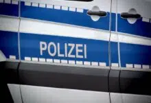 2020-06-25-Schlagstock-Ruhestoerung-Kradfahrer-Seniorenwohnheim-Verkehrsunfall