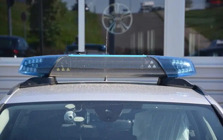 2020-07-06-Polizei-Polizistin-Betrueger-Auseinandersetzung-Feuerwache-Autowaschanlage-Behördenparkhaus-Bagger-Volme-Lipperoder-Fußgänger-Ermittlungen-Radweg-Baumarkt-Bewohner-Radlader-Einsatz-Polizeibeamte-Streifenwagenbesatzung-Abblendlicht