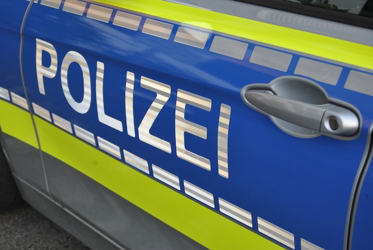 2020-08-04-Polizei-2-Radfahrerin-Kleinkraftradfahrer-Drogenvortest-Polizei-Mann-Alleinunfall-Gesundheitsamt-Verkehrsunfall-Täter-Hubschrauber-Unbekannter-Kult-Verkehrskontrolle-Gasflaschen-Diebe-Fahranfänger-Säugling-Fahrer-Fahrradfahrer-Auseinandersetzung