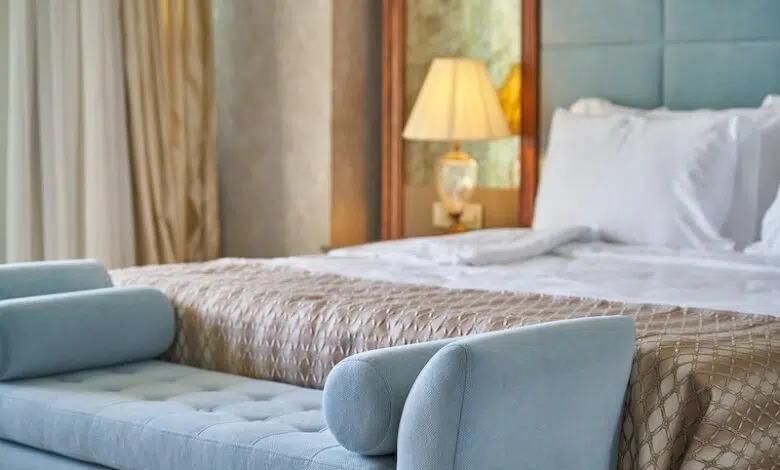 Lieber bequemes Hotelbett oder doch die Ferienwohnung? Auch im Lockdown planen viele ihren Urlaub.