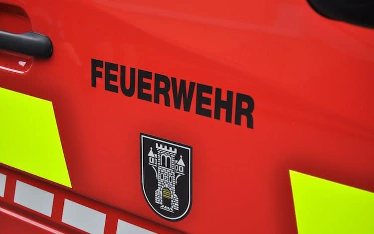 2021-03-24-Brand-Feuerwehr-Seniorin-Schweinestalles-Pkw-Wohnhausbrand