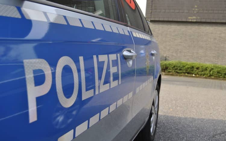 2021-04-26-Polizei-Jugendherberge-Schwert-Spezialeinsatzkommando-Struthuetten-Vibrator-Poser-Edersee-Supermarktes-Wiemeringhausen-Familienstreit-Wehringhausen-Axt-Berliner-Sachbeschädigung-Polizeibeamter