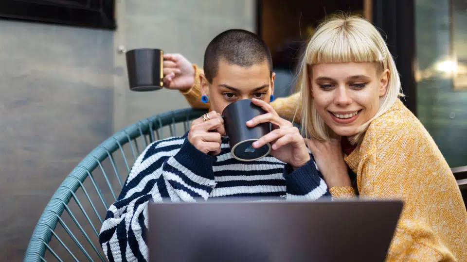 Wir sind immer mehr online. Dafür brauchen wir das beste Internet: Glasfaser.