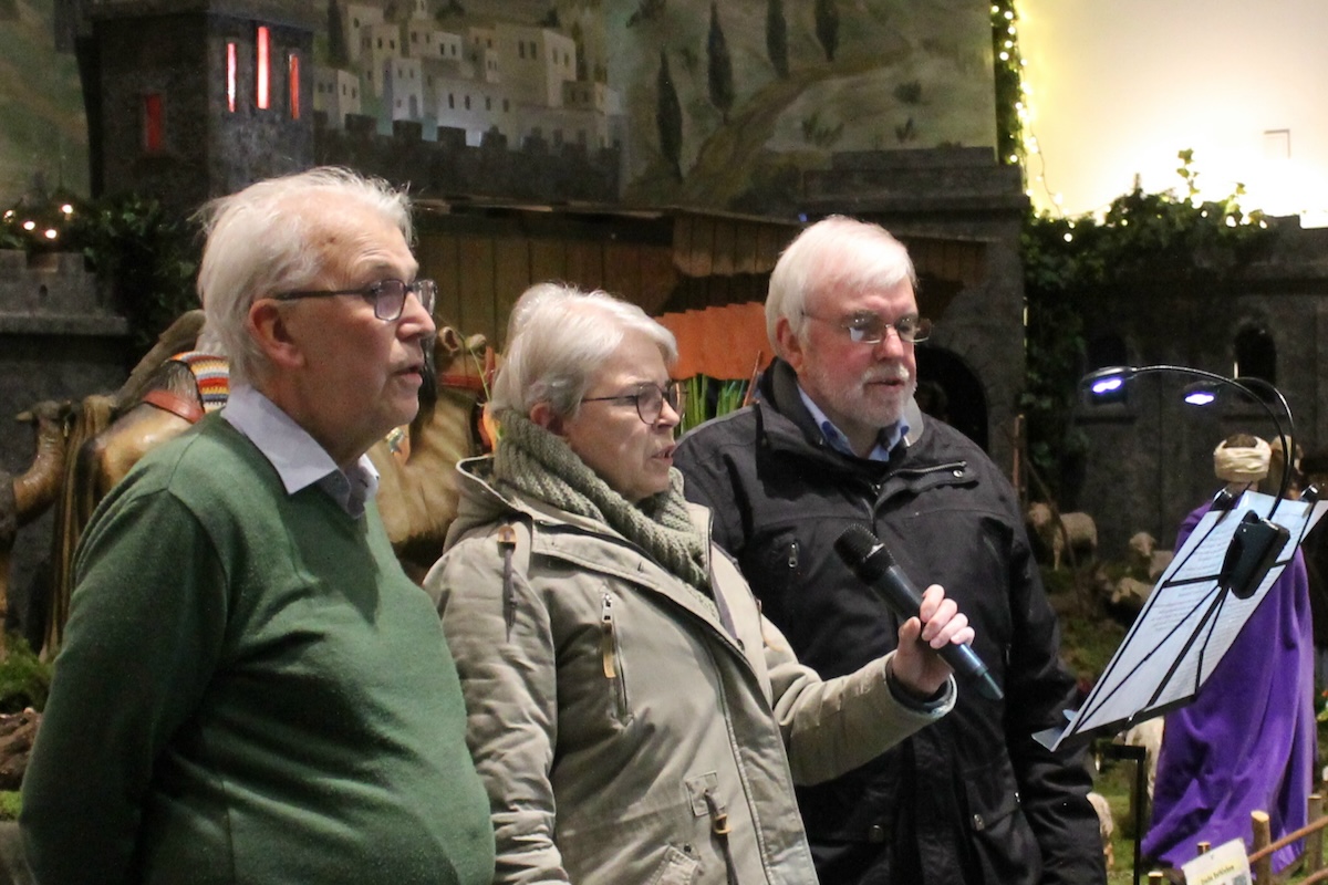Plattdeutsche Krippenfeier in Drolshagen. Auftritt vom Limpen Trio.