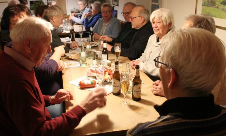 Knobeln um Würste beim Heimatverein Drolshagen.