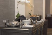 Klassische Silberaccessoires.